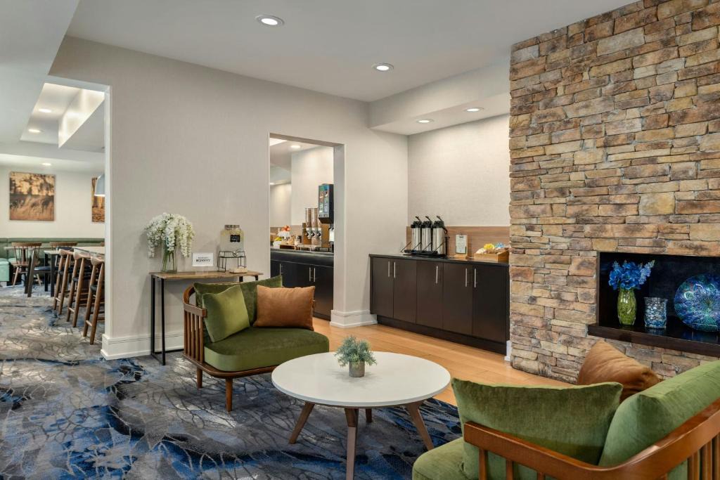 Savannah Hotel | Fairfield Inn & Suites Savannah I-95 South