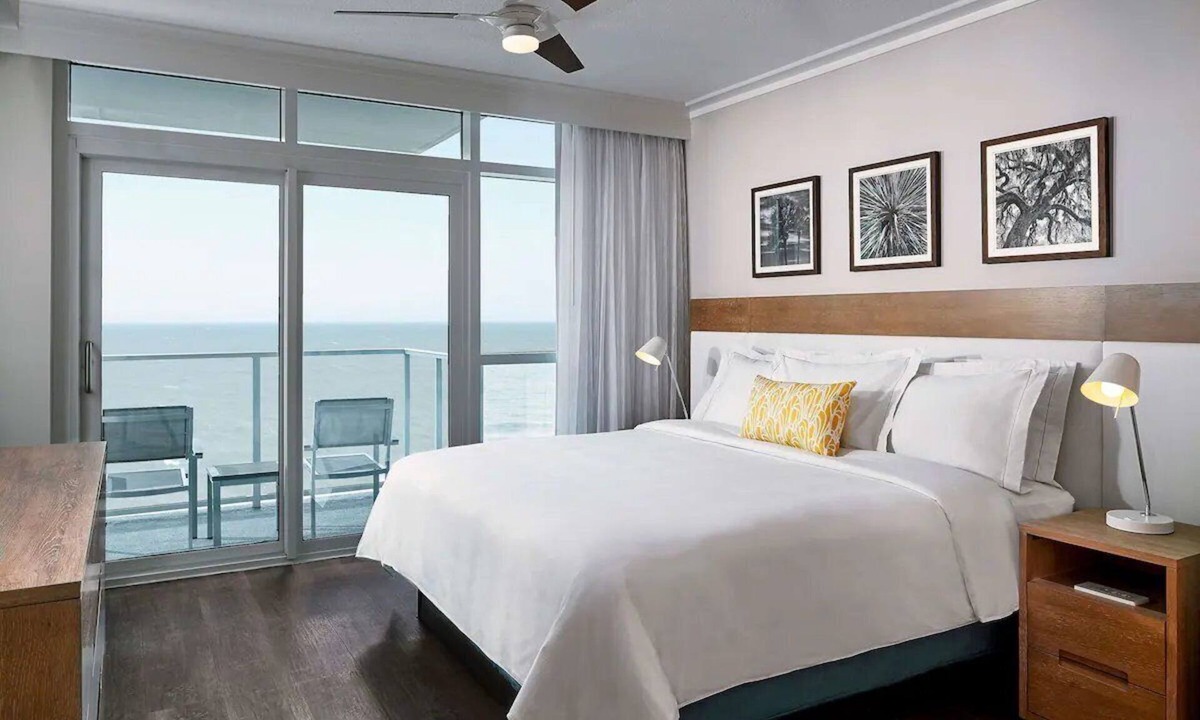 Downtown Myrtle Beach Hotel | Family-Friendly Suite with Balcony, Full Kitchen, Close to Local Attractions