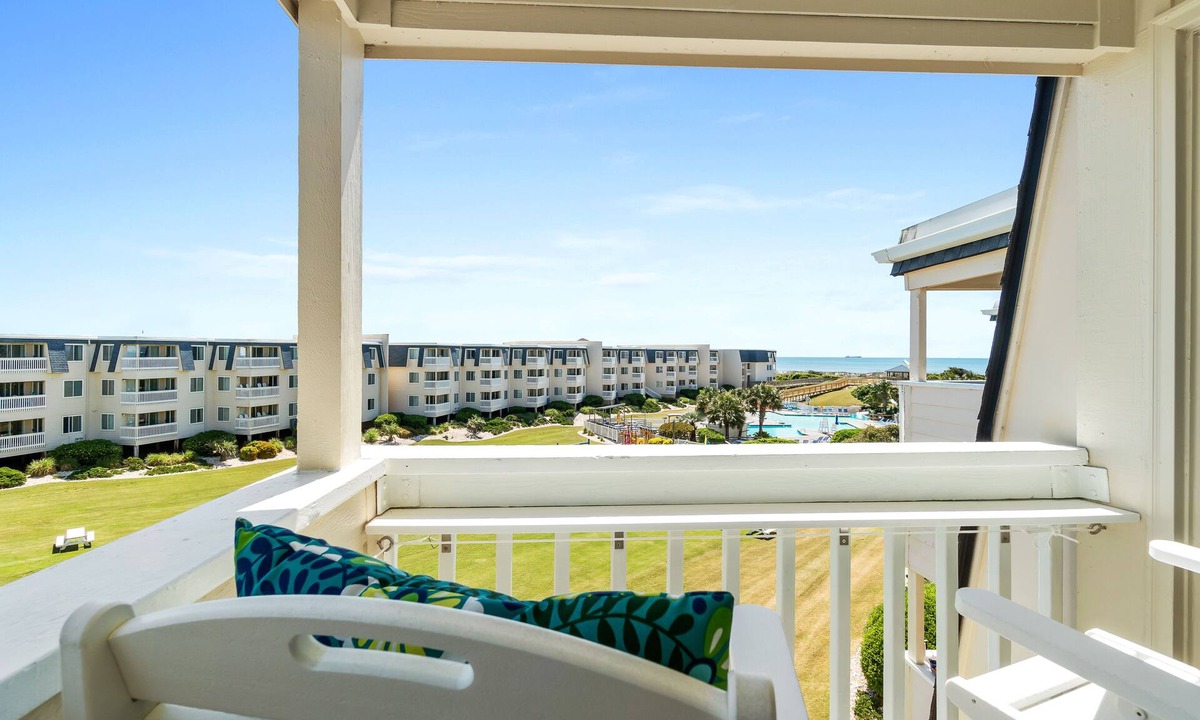Morehead City Condo | Family Paradise, Oceanfront Complex Amenities Galore