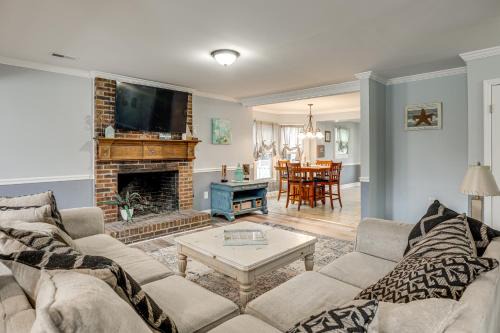 Socastee House | Family & Pet Friendly! Home 6 Mi to Surfside Beach