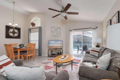 Solana House | Family Retreat near Disney with Pool & Game Room