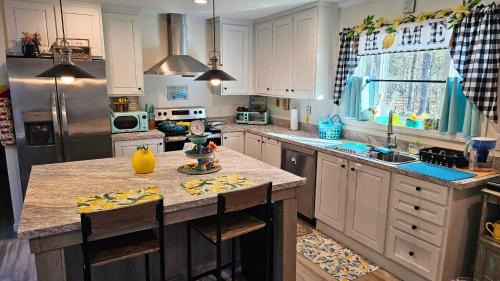 South Carolina Lakes & Blackwater Rivers House | Family Retreat, Work Crew Friendly