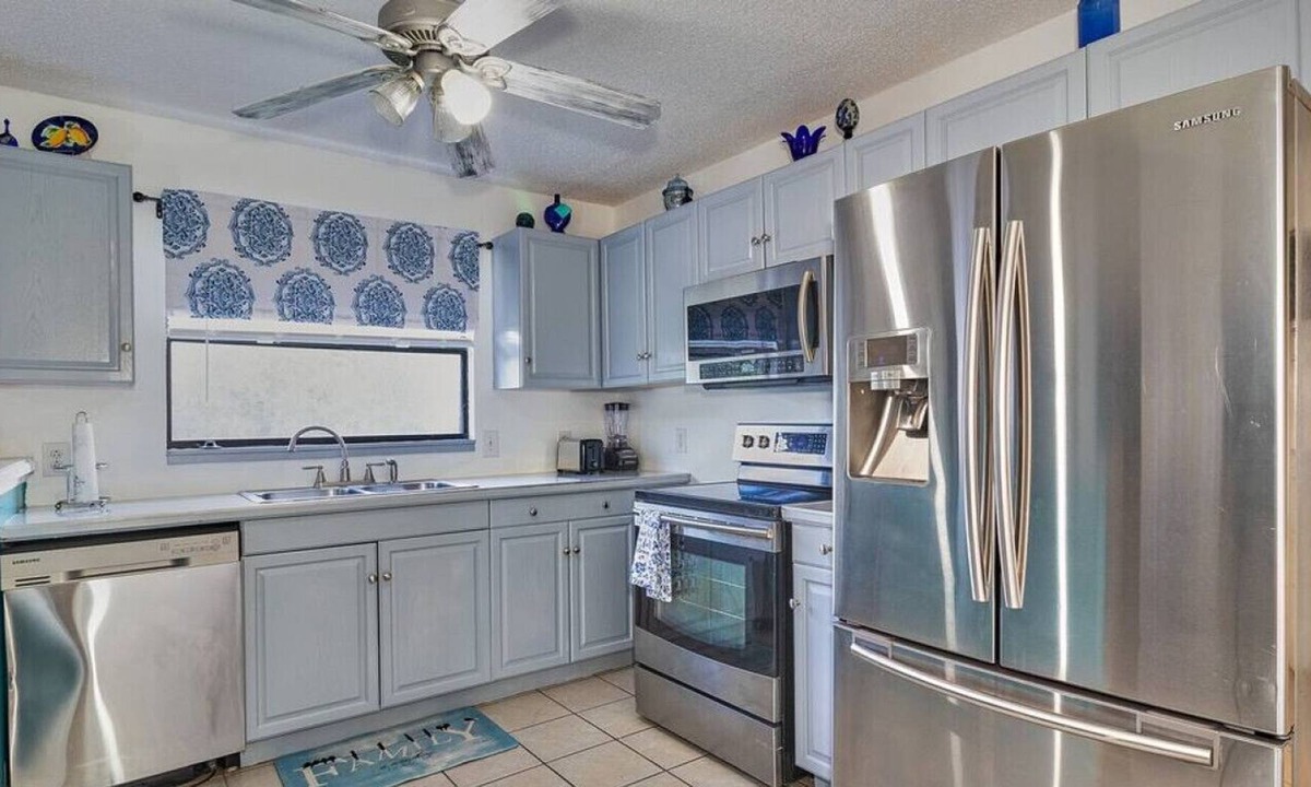 Durant House | Farm House Retreat - Park your RV - Camp in Style!
