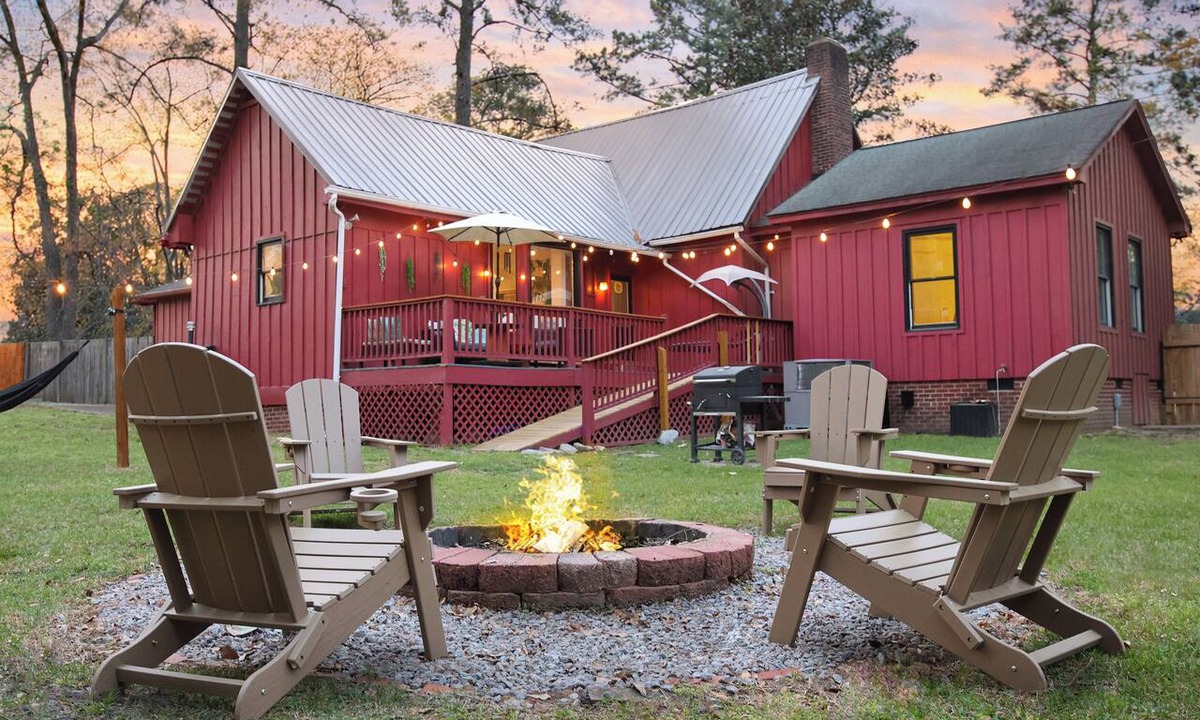 Columbia House | Farmhouse & Cottage near DT, USC