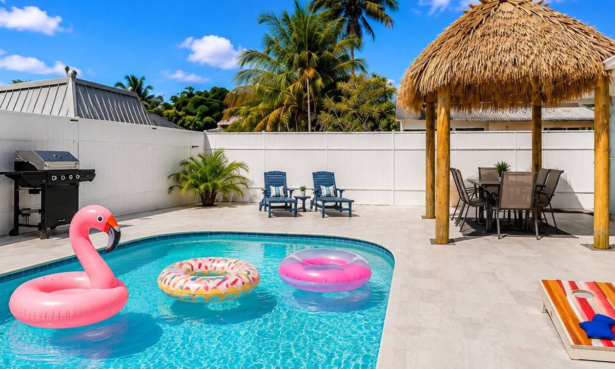 Dania Beach House | FIFA Perfect Pool Oasis w/ Tiki Bar Near Hard Rock Casino