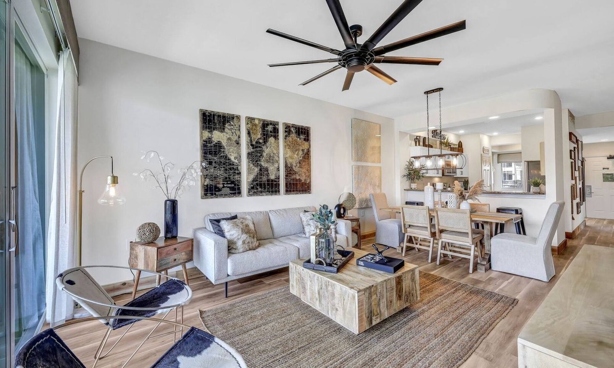 Naples Condo | FIRST FLOOR 3/2, GOLF, POOL, TENNIS, BEAUTIFULLY REMODELED CLOSE TO BEACHES