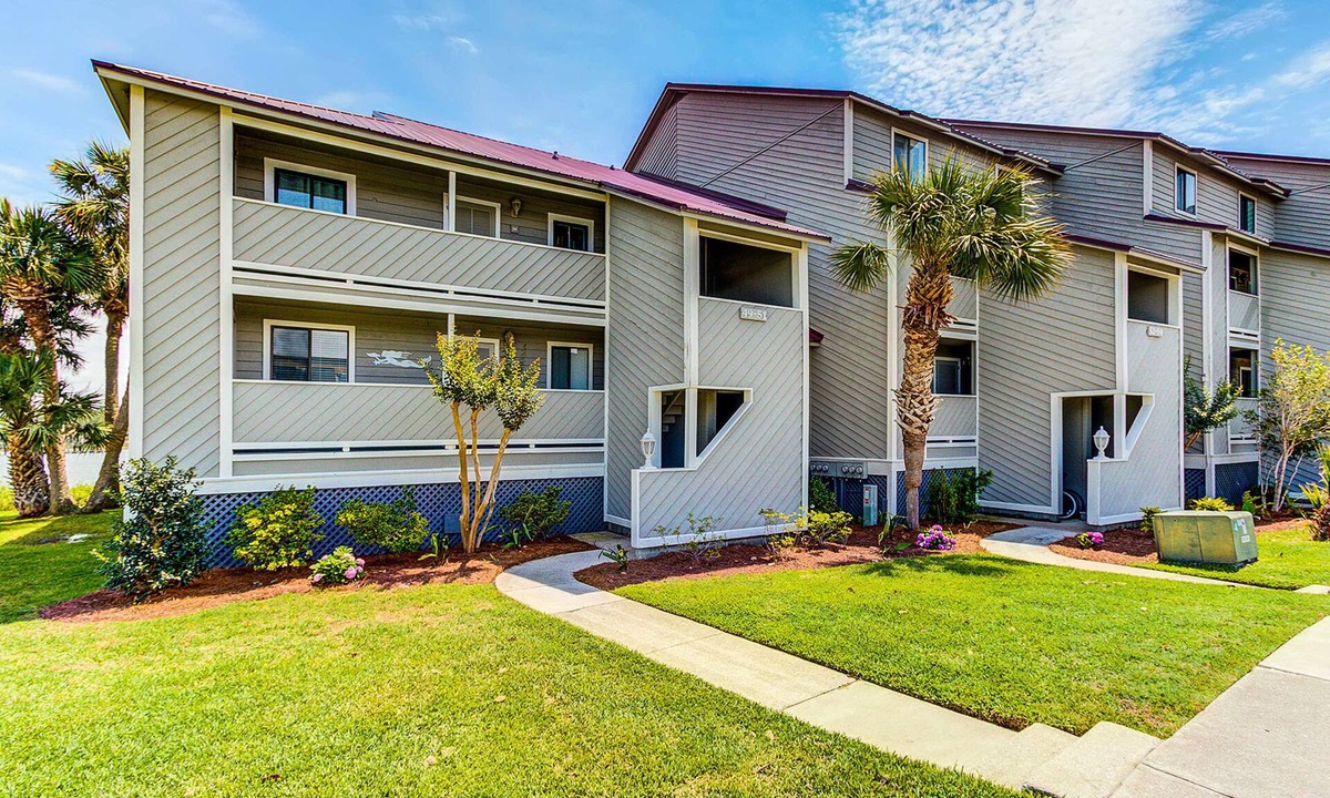 Folly Beach House | First-floor villa w/magnificent river view & community pool/dock/tennis courts