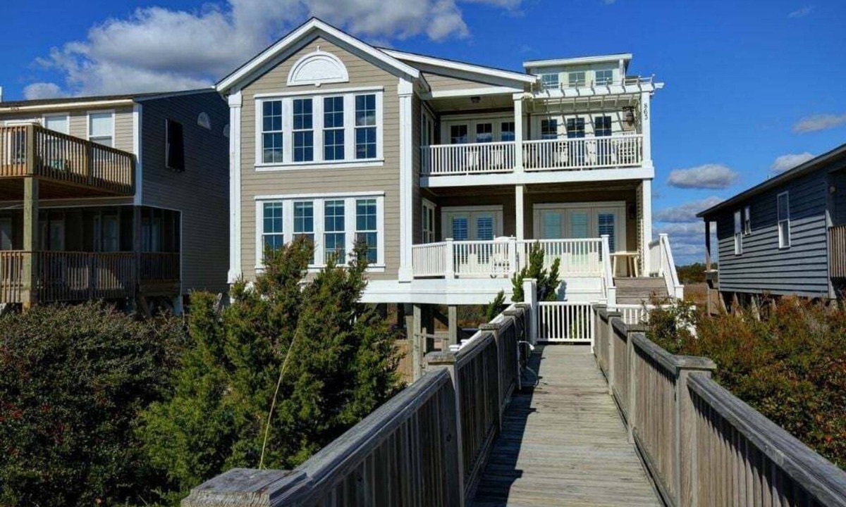 Holden Beach House | Fish N' Ships is a lovely oceanfront home with breathtaking ocean views