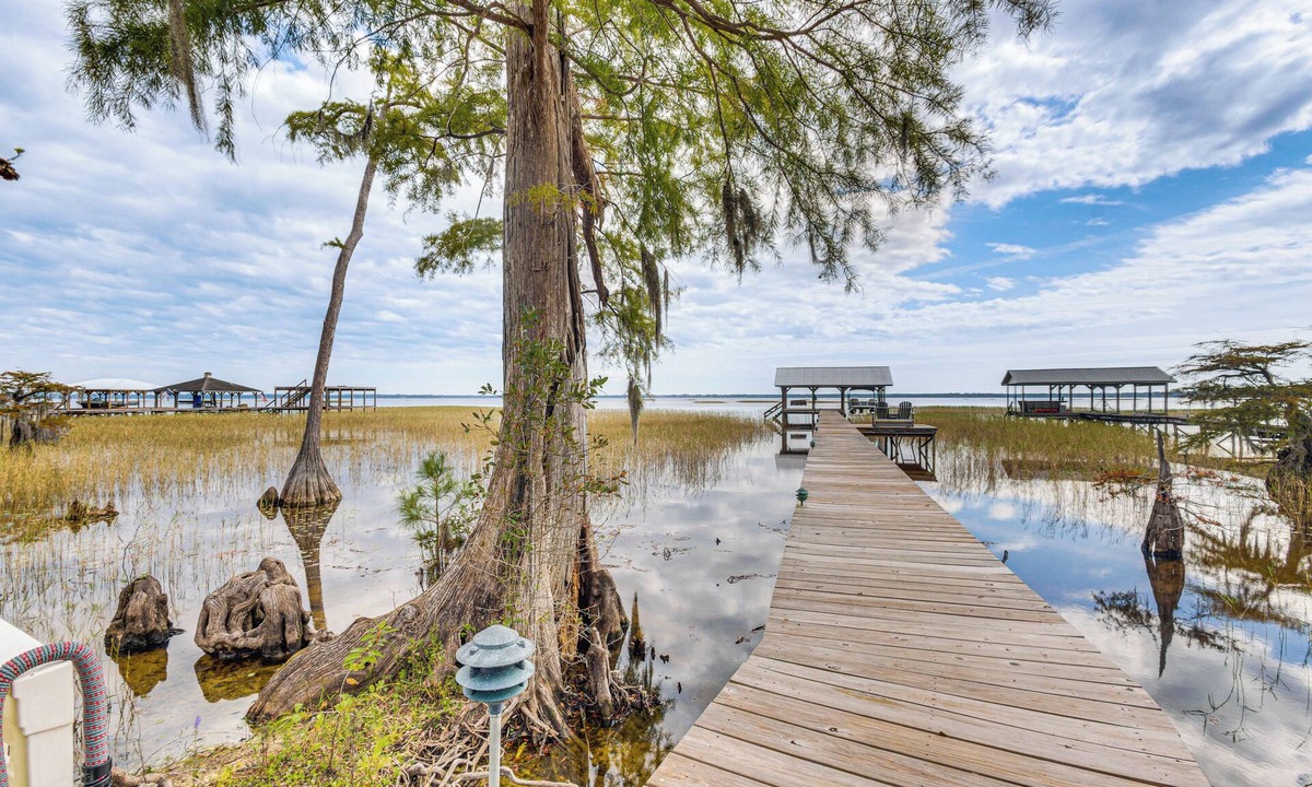 Lake Waccamaw House | Fish, Swim & Grill: Lakefront Carolina Home!