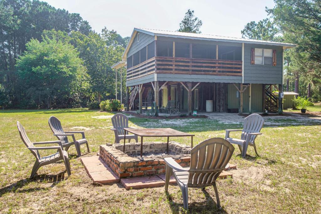 Brookfield House | Fishing Pond & Screened Deck 'Mourning Dove Lodge'
