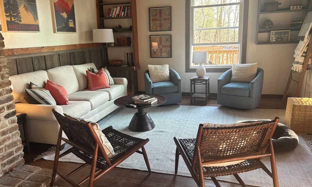 Spring City Cabin | Four bedrooms in two side-by-side rustic lake cabins in Spring City, TN