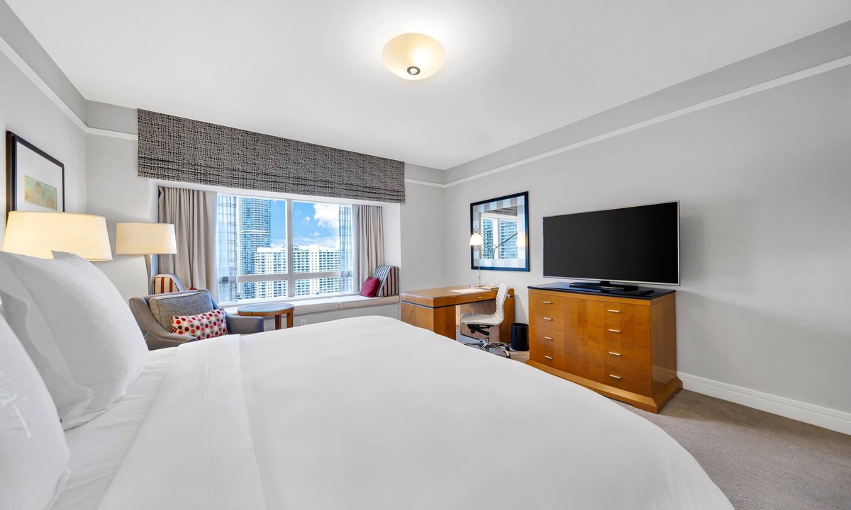 Brickell Hotel | Four Seasons 1br Suite