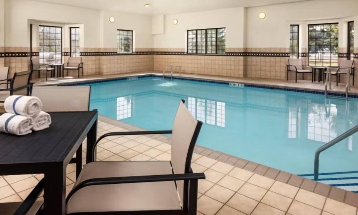 West Bloomington Condo | Free Breakfast. Pool & Hot Tub. Relaxing Retreat!