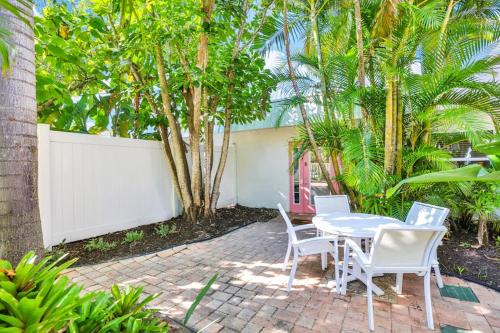 Anna Maria Apartment | Freshly Remodeled Island Suite w Pool & Pet Friendly