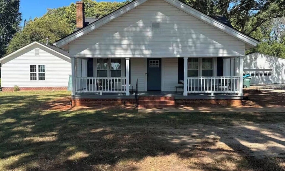 Matthews House | Freshly renovated family home in Matthews, NC
