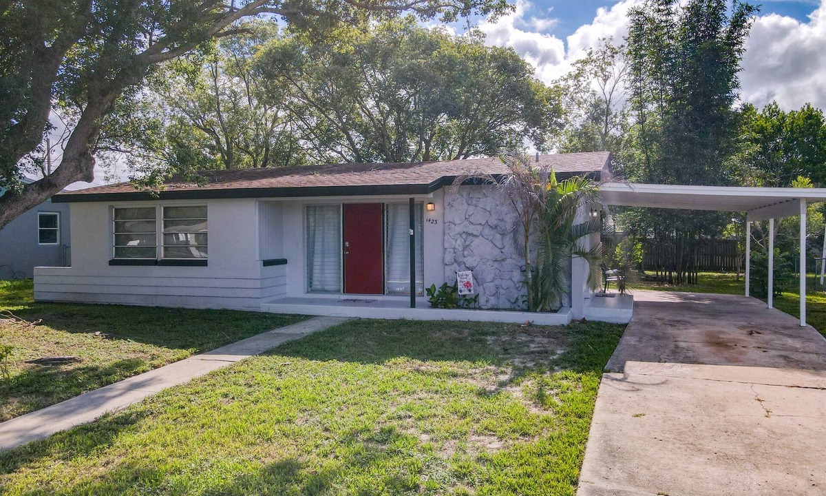 Deltona Lakes House | Fully Equipped 3BR Home in Deltona FL