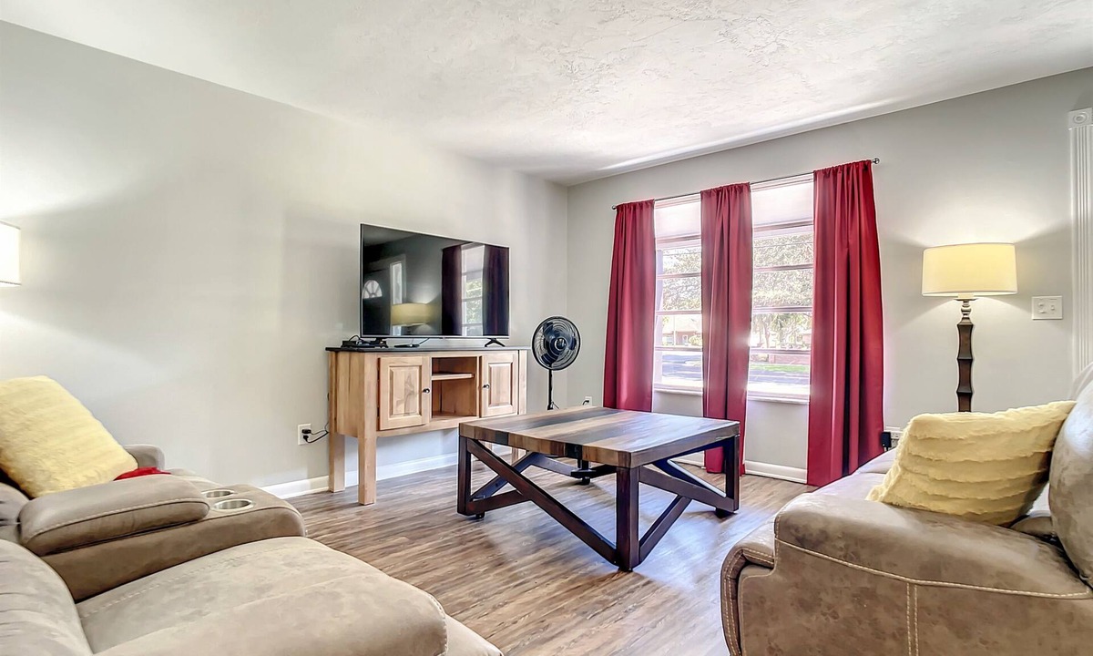 Deltona Lakes House | Fully Equipped 3BR Home in Deltona FL w/Garage