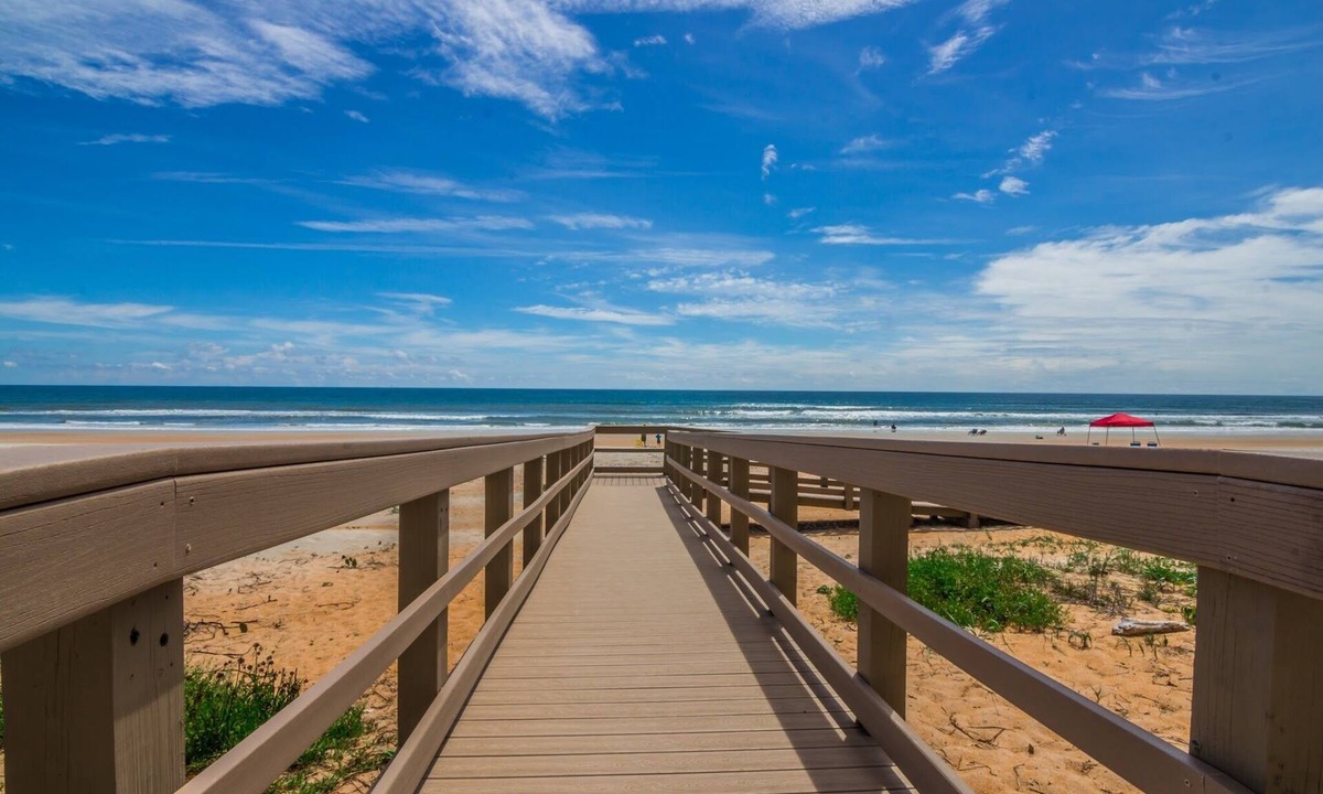 O'byrne Condo | Fully furnished and beautifully appointed 2,500 sq ft immaculate Beach Condo