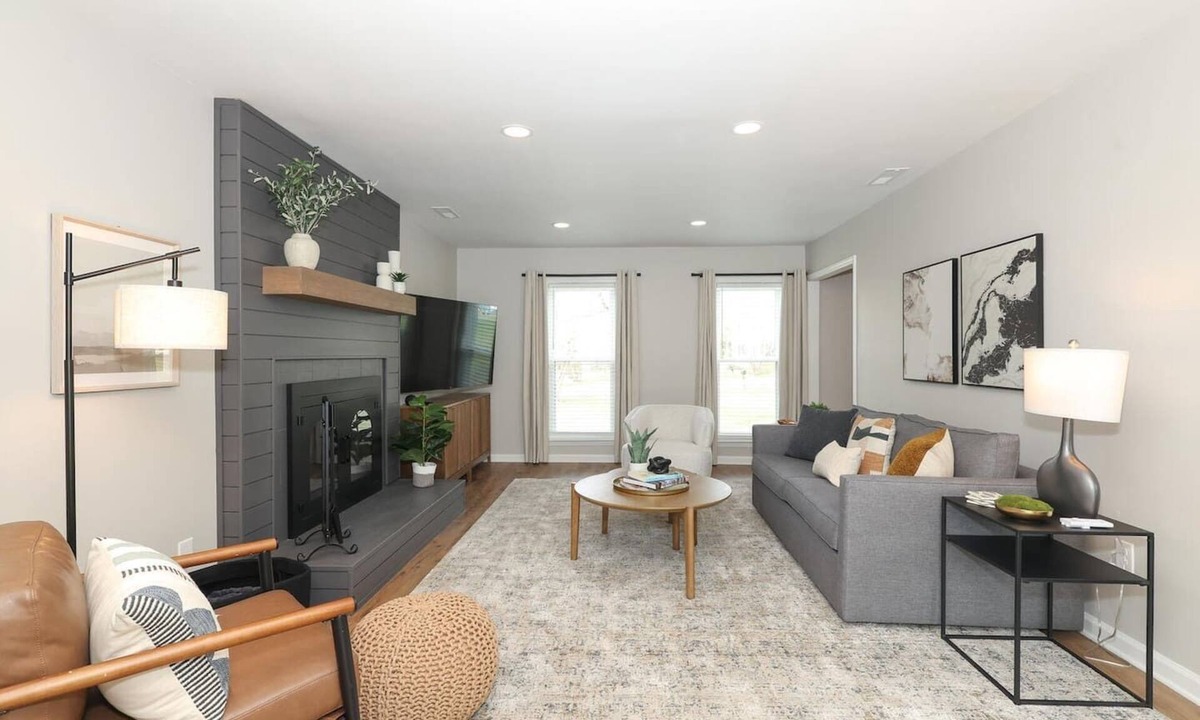 Charlotte House | Fully Renovated STR (29 Night Max) - 3/2.5 - Dogs OK - Smart Home