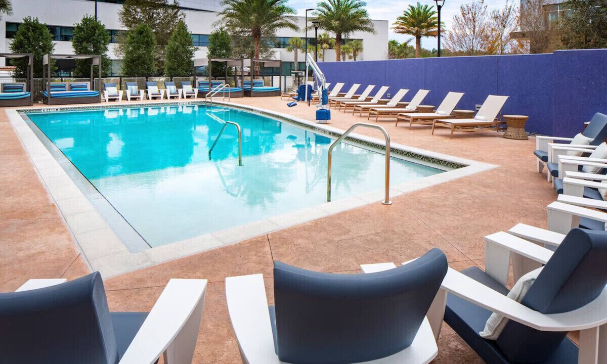 Gainesville Hotel | Gainesville 1 King Studio w/Pool & Gym