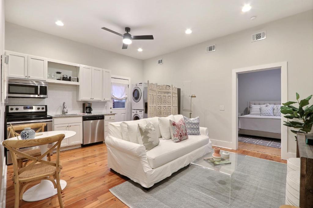 Beach Institute Apartment | Gallery Stays - Parkside Suite