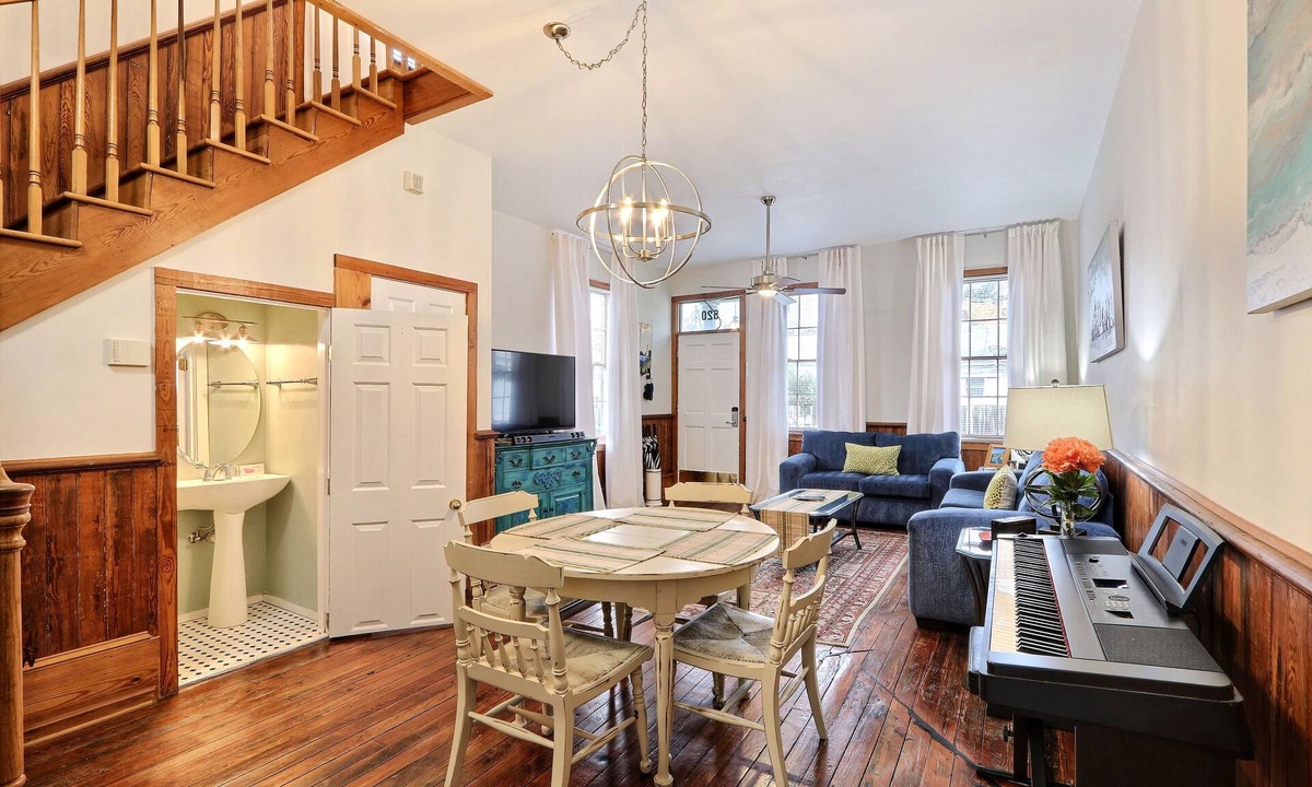 Beach Institute Apartment | Gallery Stays - Pop Collection