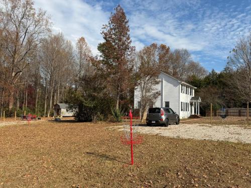 Clayton House | Gamers & Disc Golfers Dream Stay! Spacious 4BR in Peaceful Setting