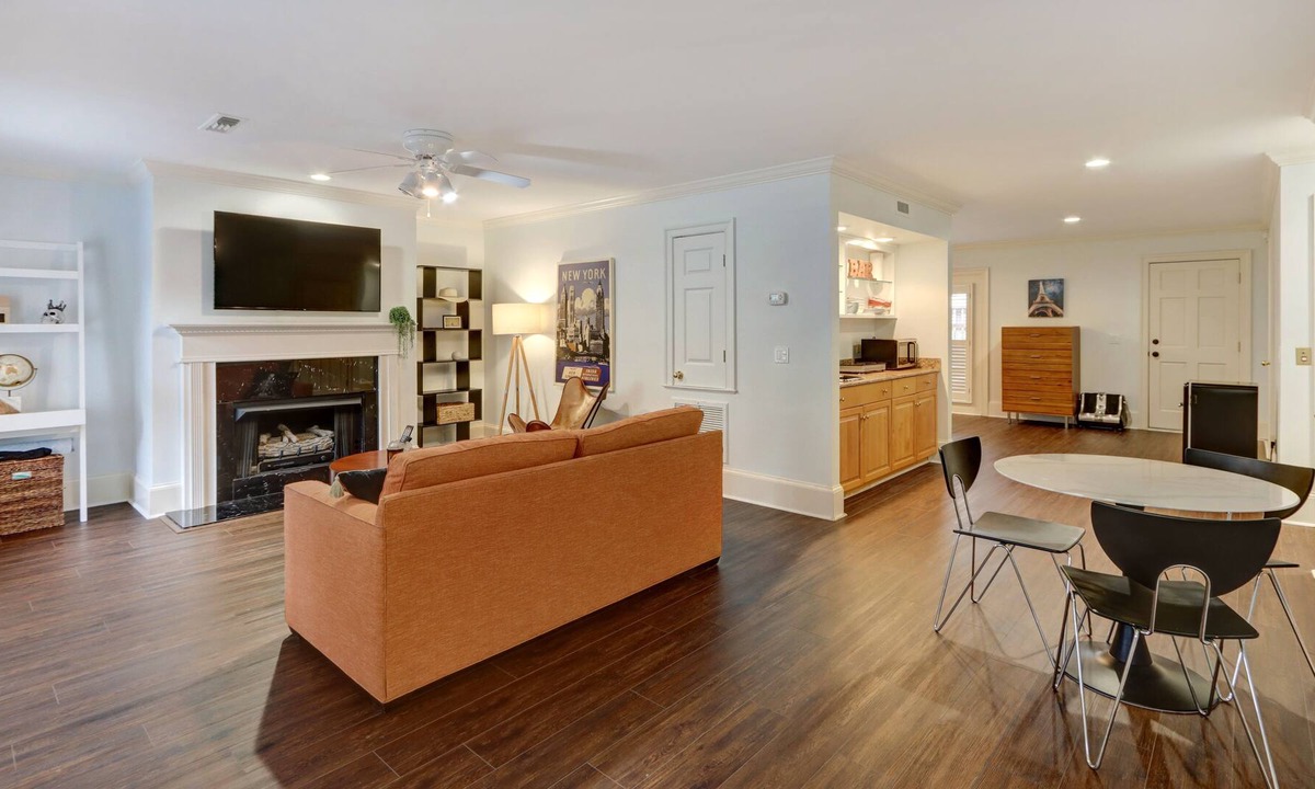 Old West Broad Neighborhood Apartment | Garden Level Apt in Savannah's Historic District!