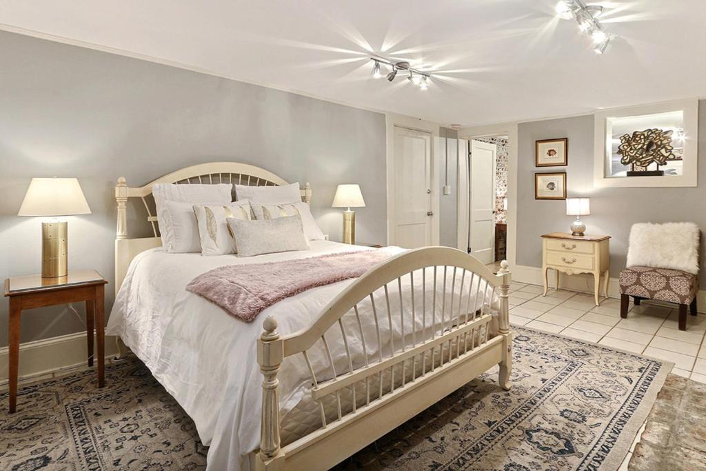 Historic Downtown Savannah Apartment | Garden on Jones