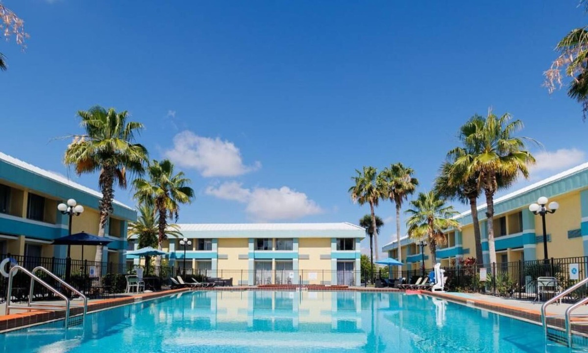 Orlando Hotel | Garnet Inn & Suites, Orlando