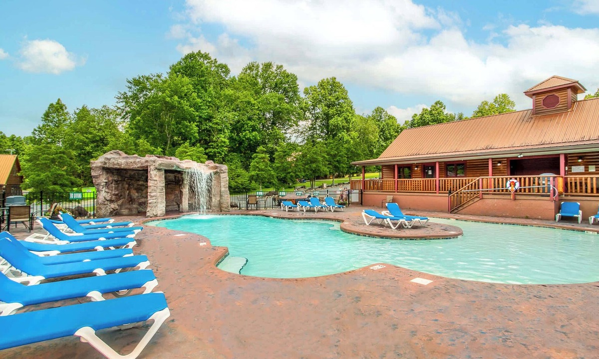 White Oak Lodge House | Gatlinburg Escape for 6 w Sauna & Community Pool!