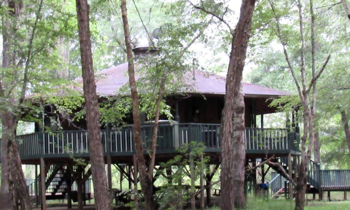 Claxton Cabin | Georgia's Family-Friendly Octagon Cabin Getaway in Claxton