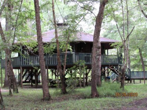 Claxton House | Georgia's Family-Friendly Octagon Cabin Getaway in Claxton