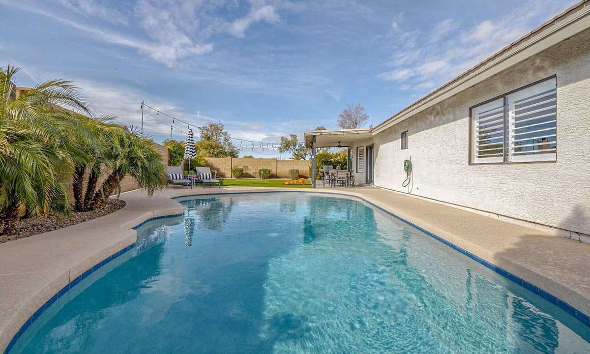 Meadows House | Gilbert Oasis | Pool, Putting Green, Sleeps 10
