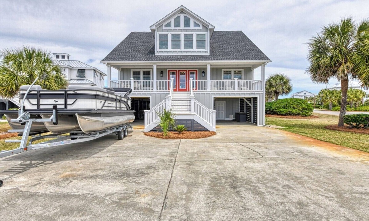 Garden City House | Glad Tidings - Six Bedroom, Four Bath Inlet-Front Beach Home