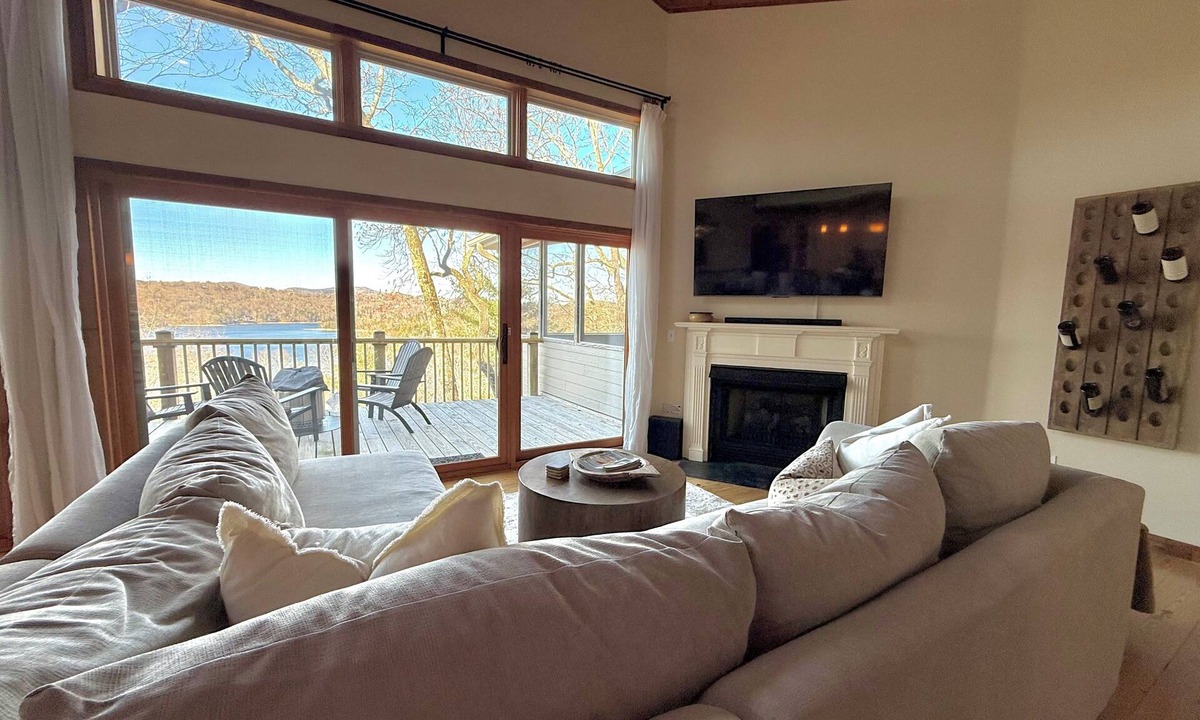 Glenville Cabin | Glenville Lakehouse with Amazing View! 3 bedrooms, elegant & family-friendly!