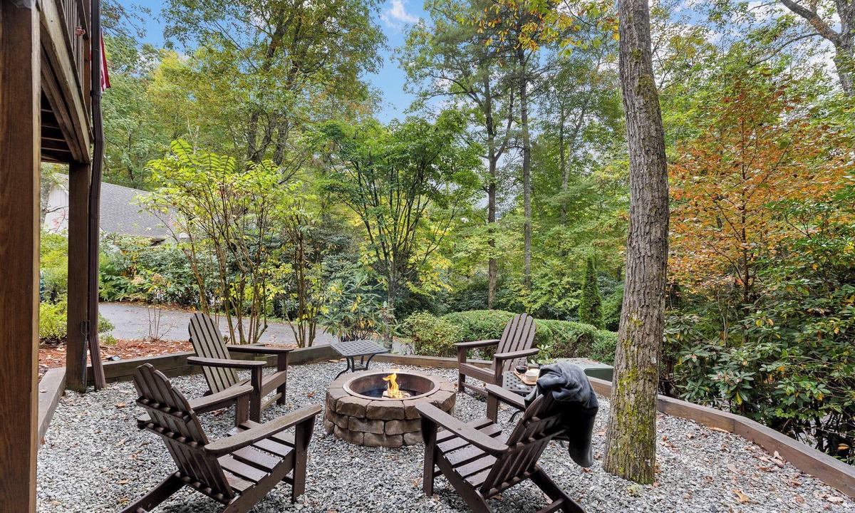 Cashiers Cabin | Golf Club, Pool & Hiking! Wooded Cashiers Escape