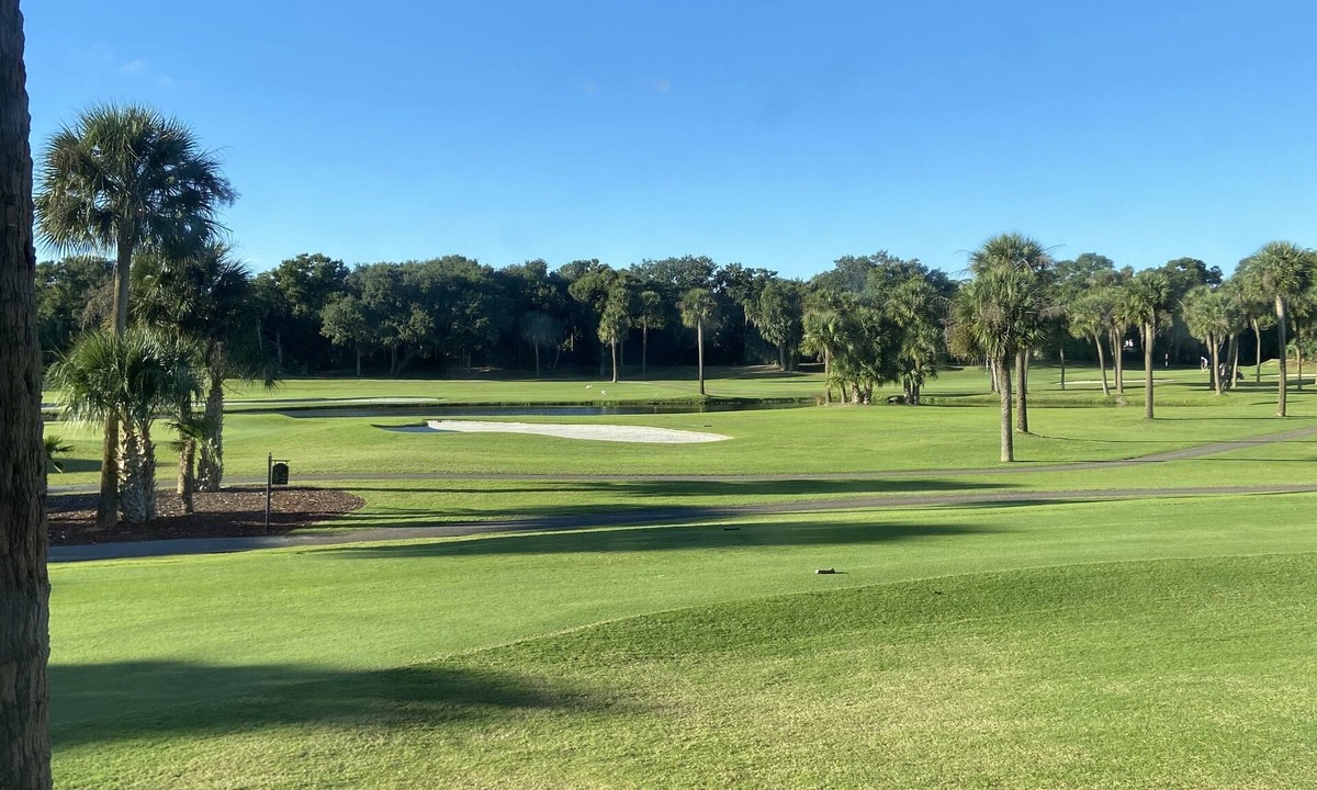 Ocean Ridge Condo | Golf views on 4th tee box. Close drive to beach. Clean linens provided for fee.
