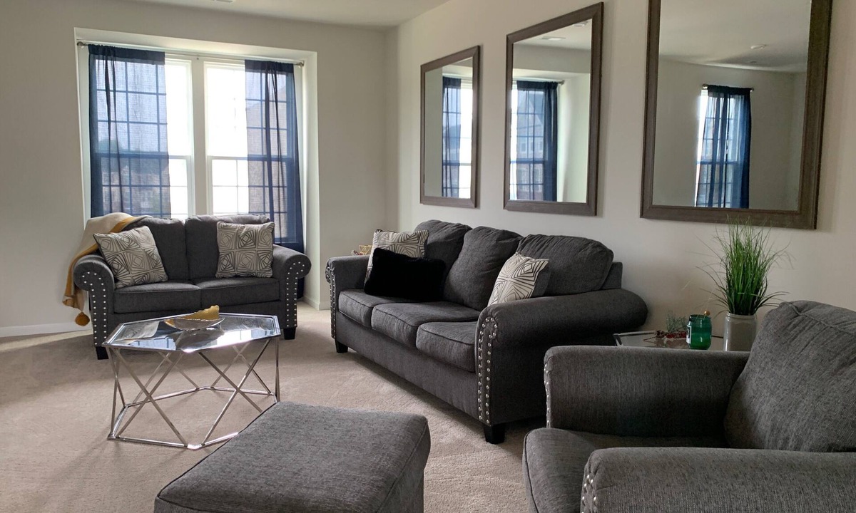 Raleigh House | Gorgeous, Fully Furnished, 3 Story Townhome!