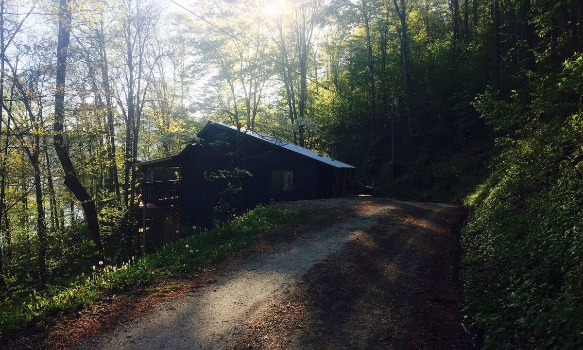 Topton Cabin | Grace Cottage: Cozy. Affordable. On the lake. Perfect for a small family!