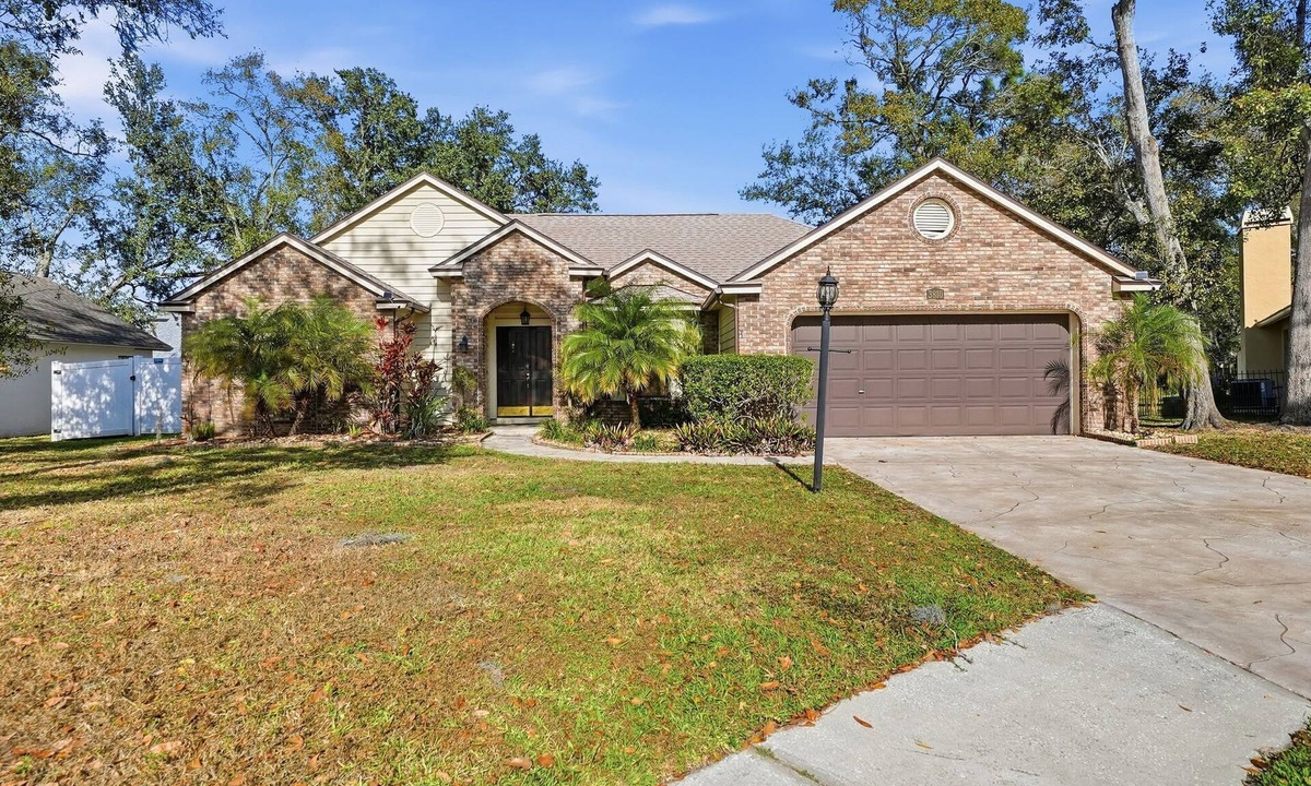 Valrico House | Grandma's Cozy Retreat | Pool Table | 2 KINGS