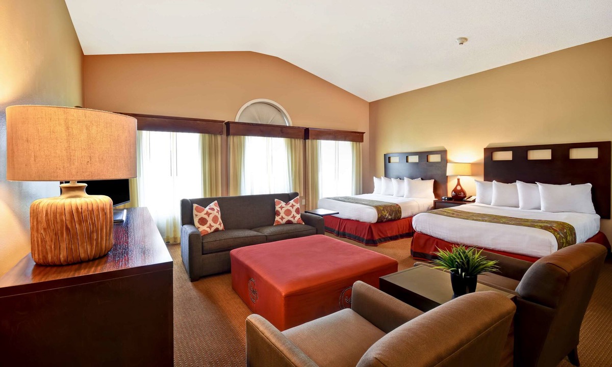 Historic Downtown La Crosse Hotel | GrandStay Hotel & Suites