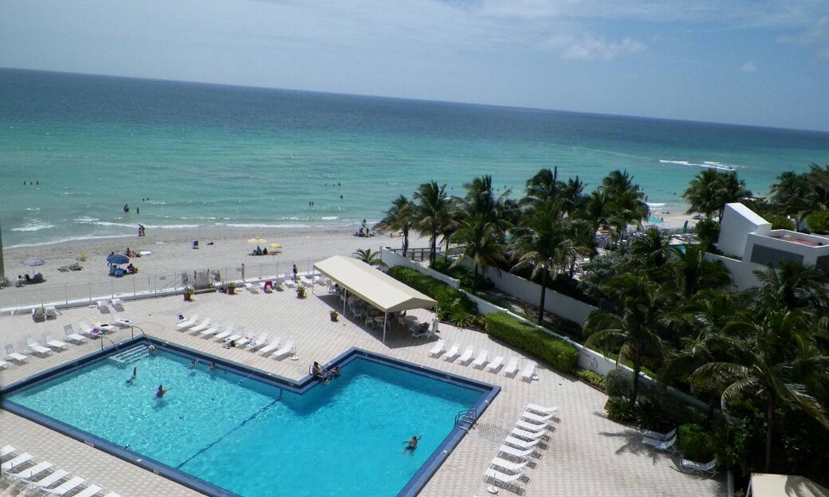 Hollywood South Central Beach Apartment | GREAT OCEAN FRONT 1br-1 1/2 bath Condo For Rent (HOLLYWOOD BEACH)