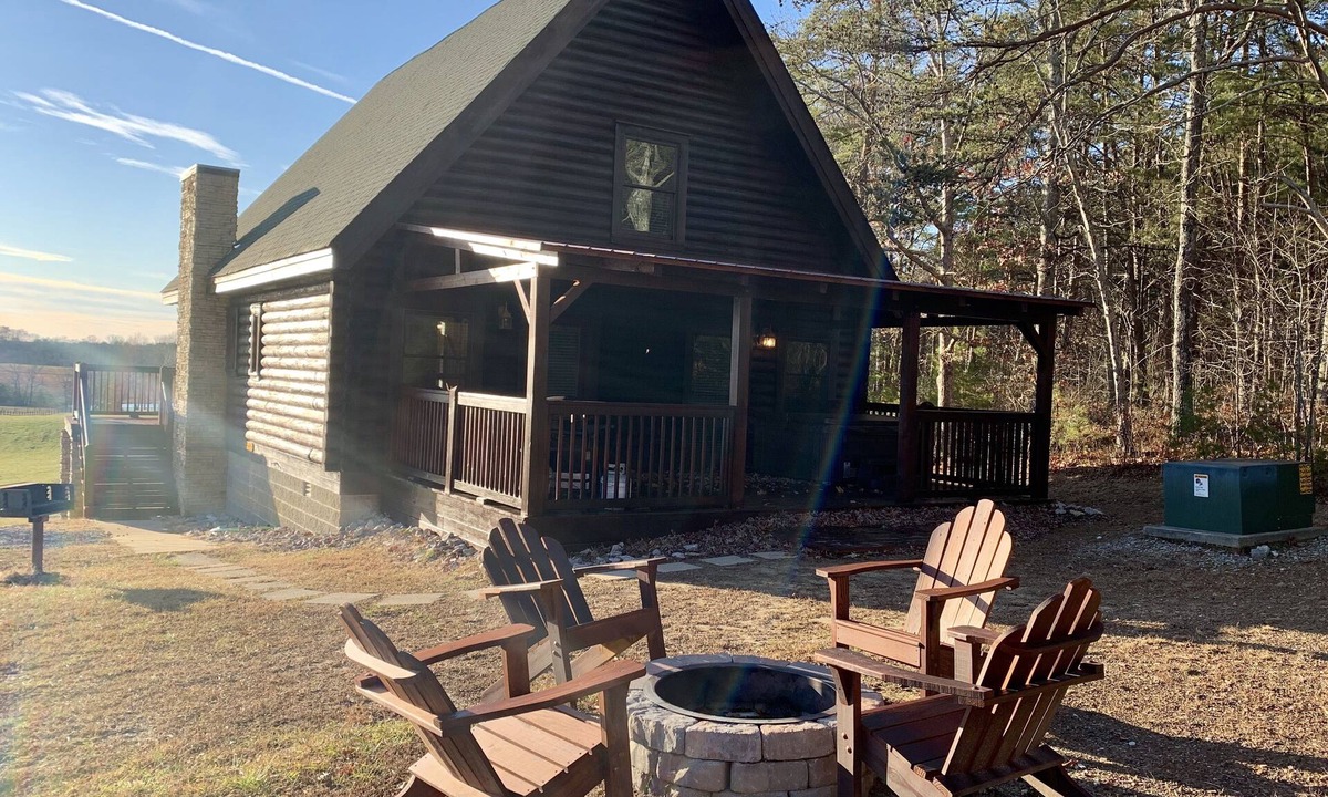 Spencer Cabin | Great rates for a 2B-2B cabin by Fall Creek Falls! Hot tub, fireplace and more!