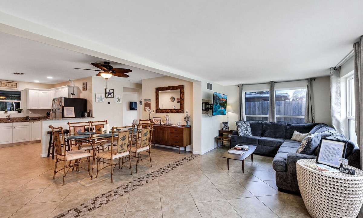 Roberta Heights House | Great seaside house - 10 min walk to the beach - relax, reconnect and rejuvenate