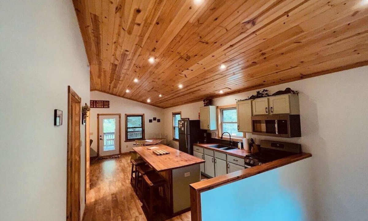 Alto Pass Cabin | Great Shawnee Wine Trail Cabin in Relaxing Setting
