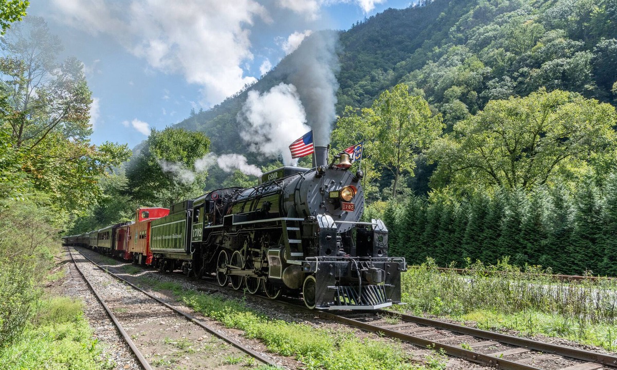 Bryson City Cabin | Great Smoky Mountain Cabin - Spring Outdoor Fun & Adventure