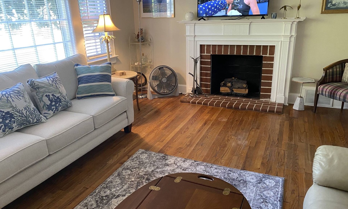 Greenville House | Greenville Classic House. 4 bdrm, 3 bath. Walk to Ecu sporting events. Dogs ok