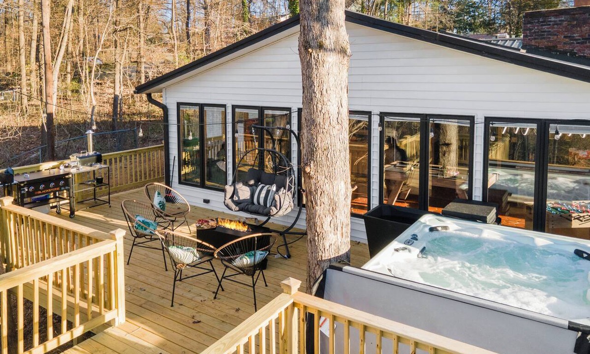 Parker House | Greenville Riverfront Escape w/Hot Tub, Game Room, Sauna & River Access!