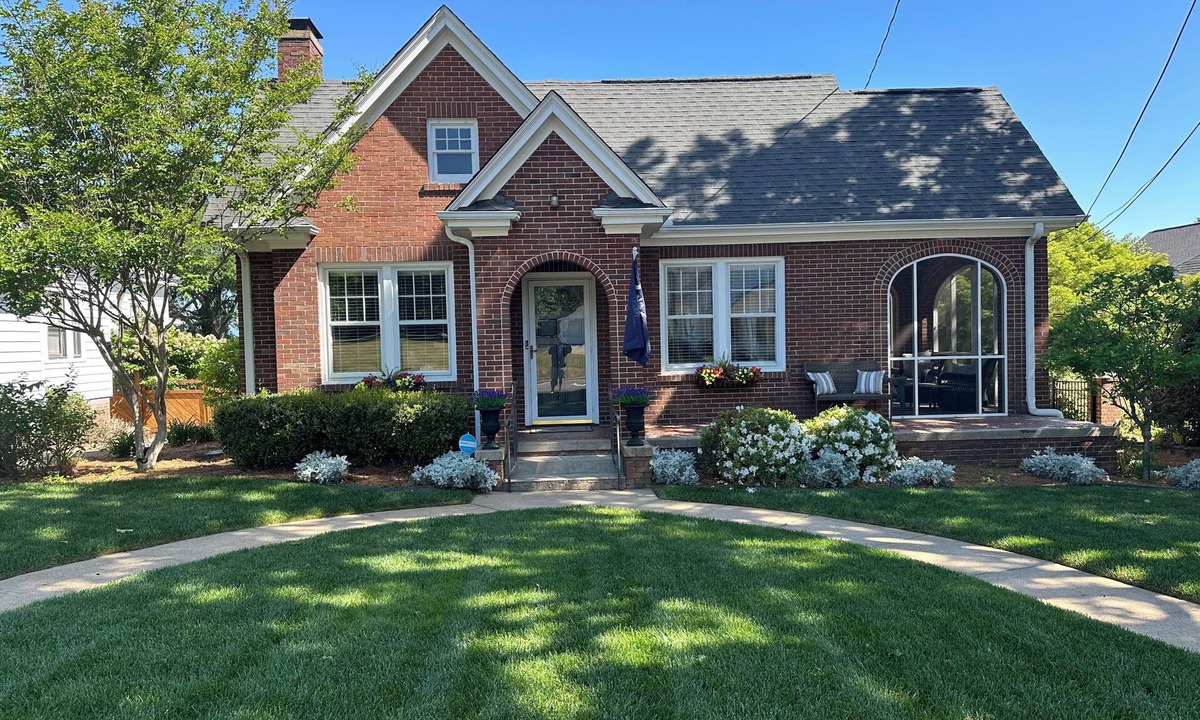 Greer House | Greer Getaway in Downtown Greer - Close to shopping, restaurants and nightlife!